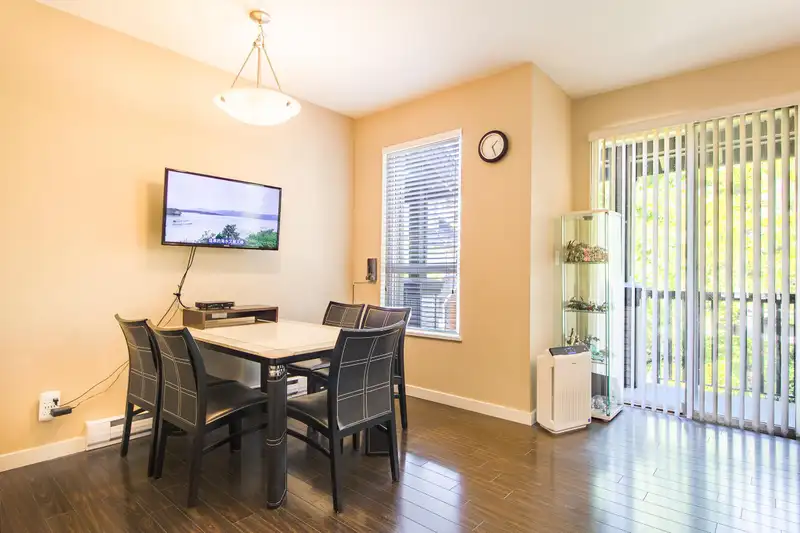 22 22380 SHARPE AVENUE - photo 4 of 14