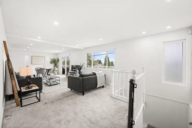 13728 112 AVENUE - photo 2 of 21