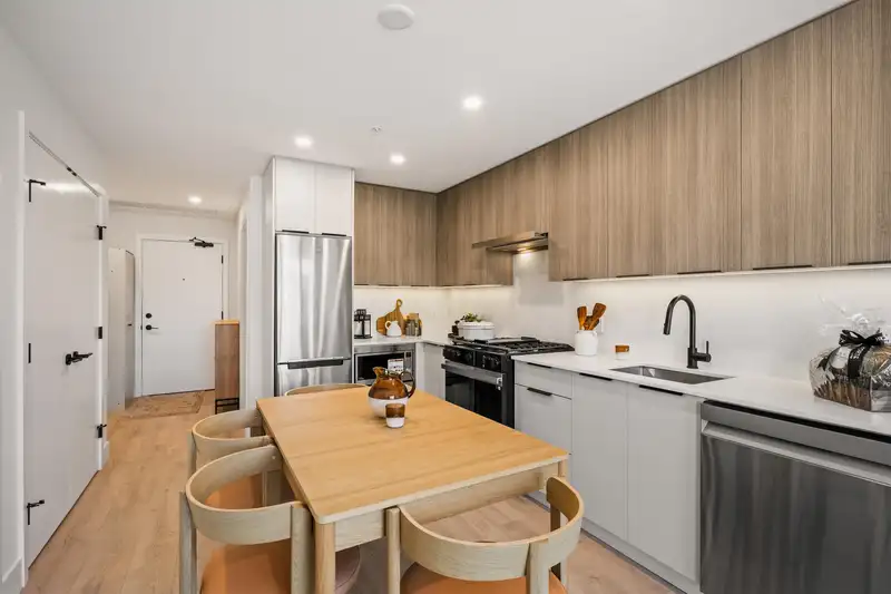 306 111 BULLER STREET - photo 4 of 21