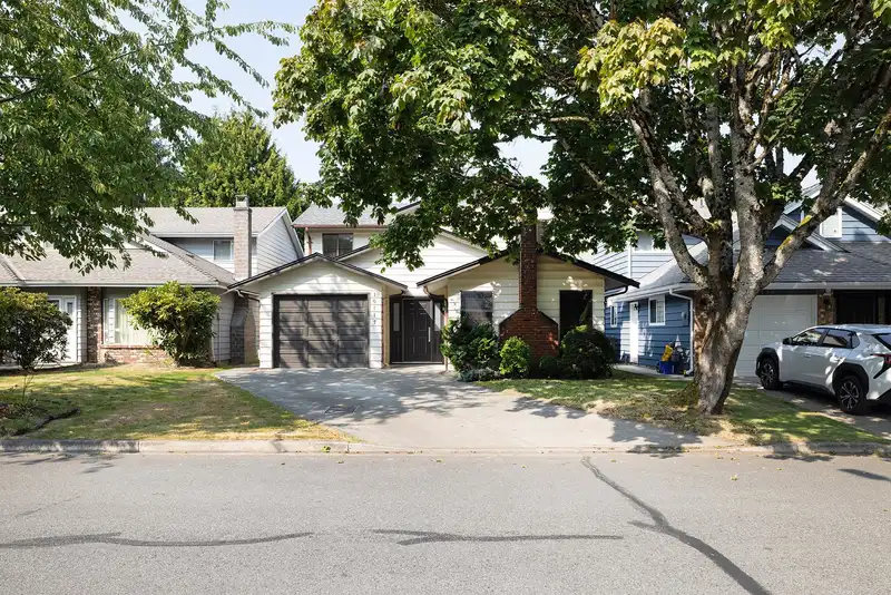 10117 LAWSON DRIVE - photo 2 of 29
