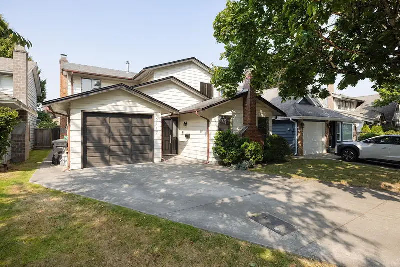 10117 LAWSON DRIVE - photo 3 of 29