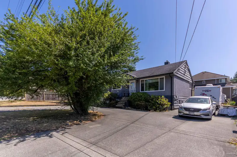 539 SCHOOLHOUSE STREET - photo 1 of 33