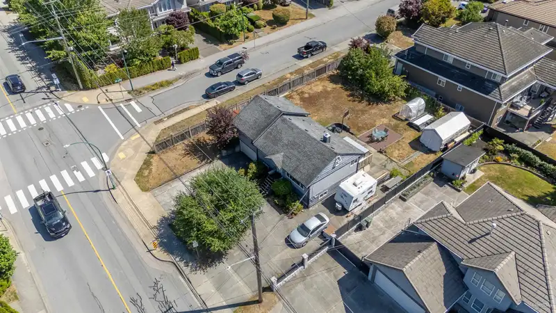 539 SCHOOLHOUSE STREET - photo 2 of 33