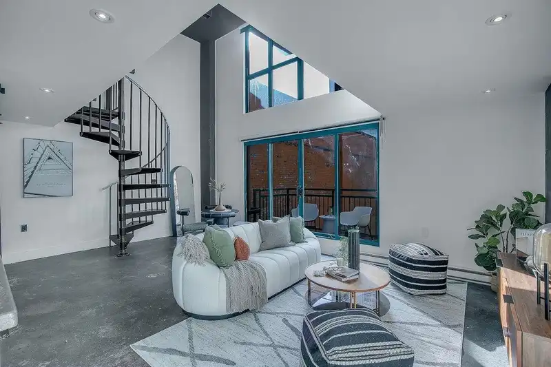 512 22 E CORDOVA STREET - photo 2 of 39