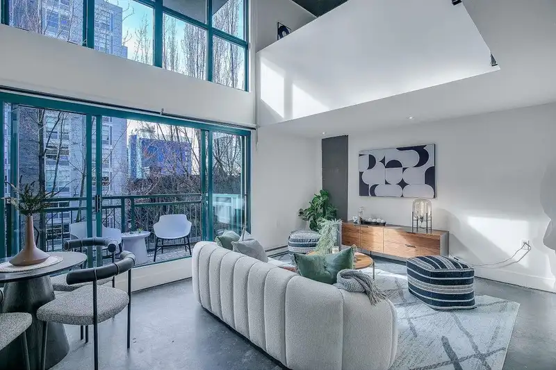 512 22 E CORDOVA STREET - photo 3 of 39