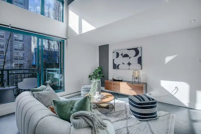 512 22 E CORDOVA STREET - photo 4 of 39