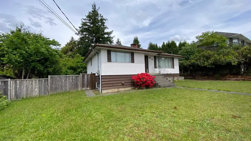 609 MADORE AVENUE - photo 1 of 9