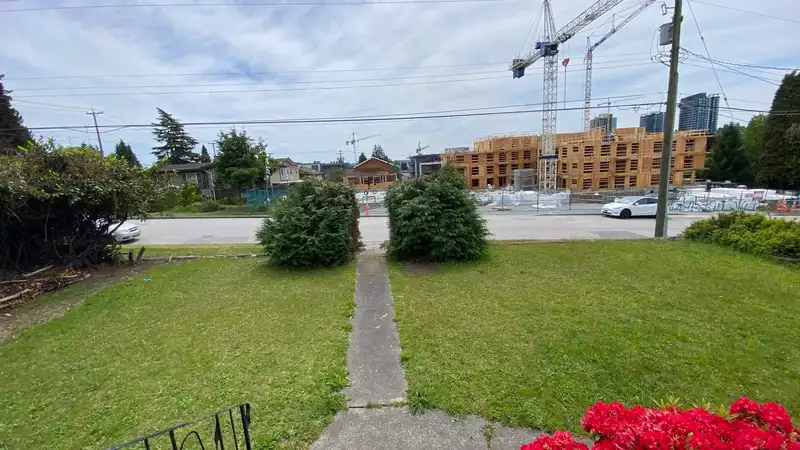 609 MADORE AVENUE - photo 3 of 9