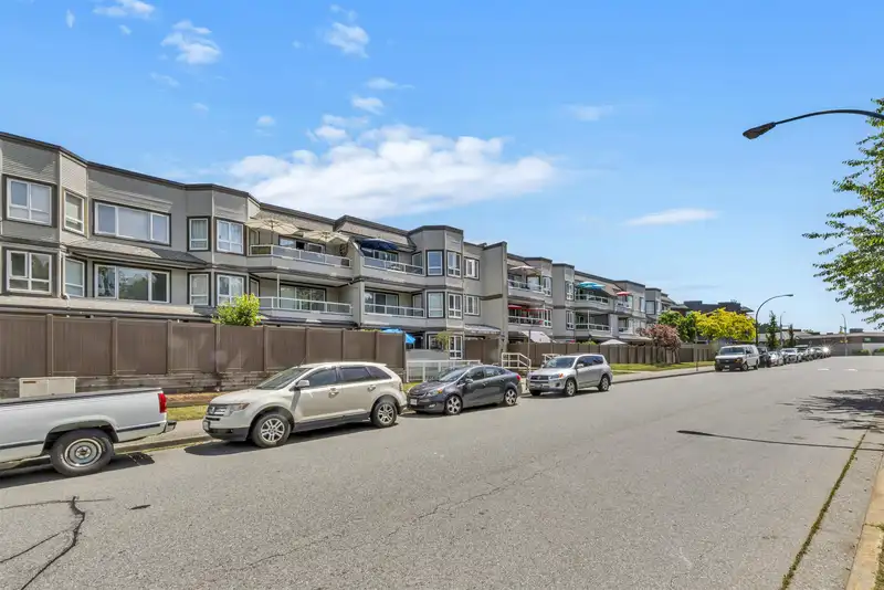 205 1840 E SOUTHMERE CRESCENT - photo 3 of 23