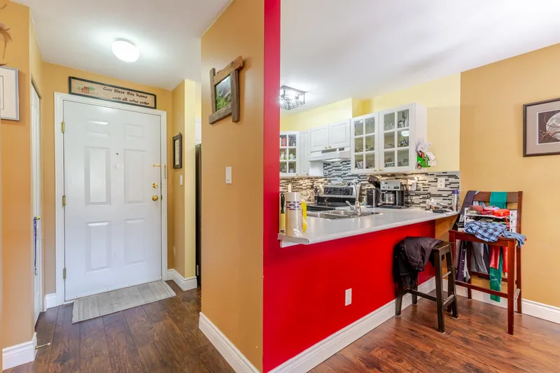 318 15110 108 AVENUE - photo 4 of 25