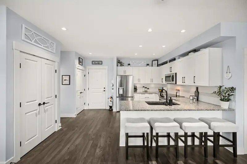 401 20728 WILLOUGHBY TOWN CENTRE DRIVE - photo 2 of 40