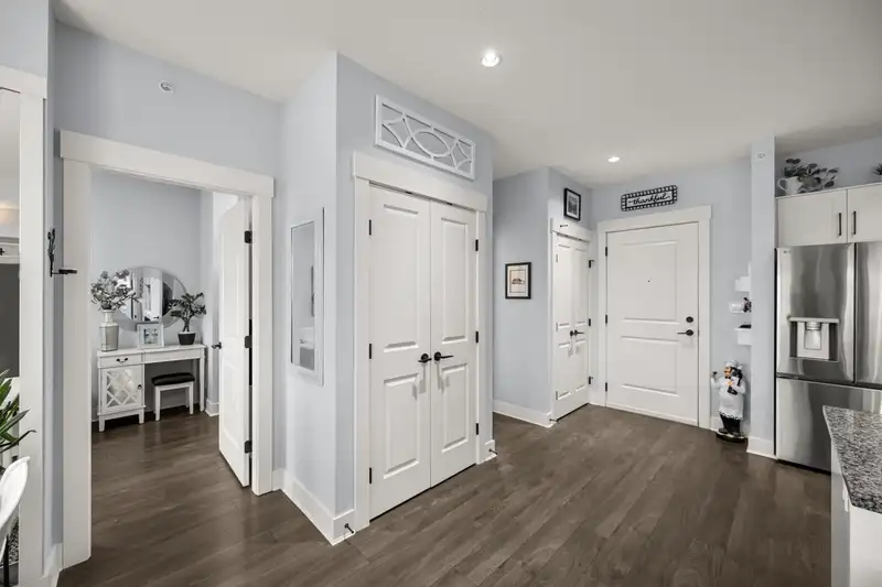 401 20728 WILLOUGHBY TOWN CENTRE DRIVE - photo 3 of 40