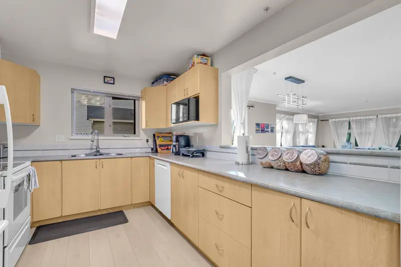 210 15220 GUILDFORD DRIVE - photo 4 of 25