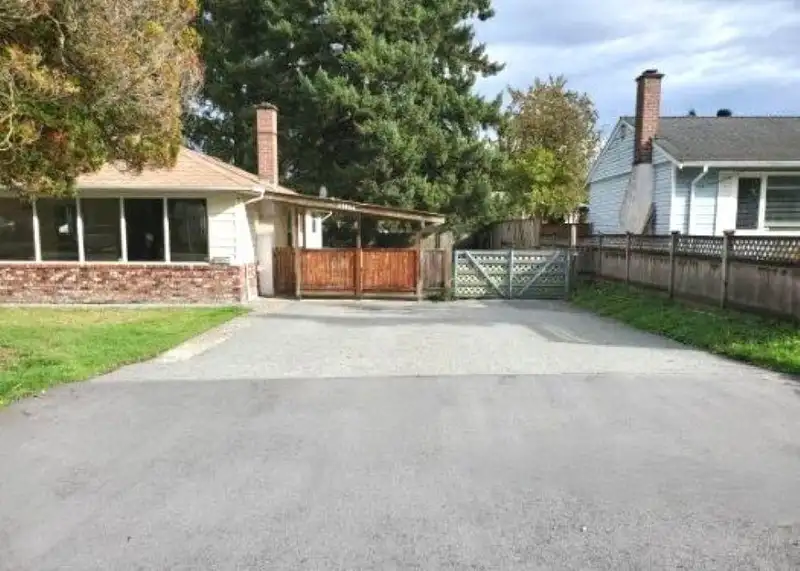 11044 ORIOLE DRIVE - photo 2 of 12