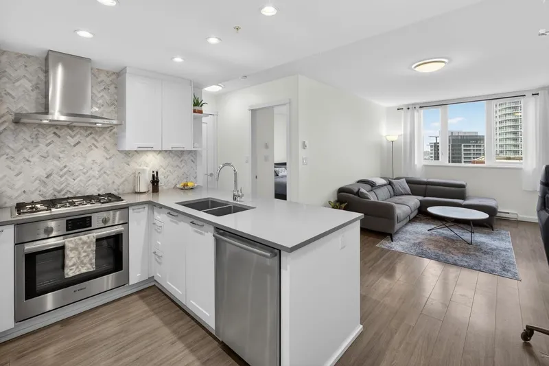 2101 520 COMO LAKE AVENUE - photo 1 of 25