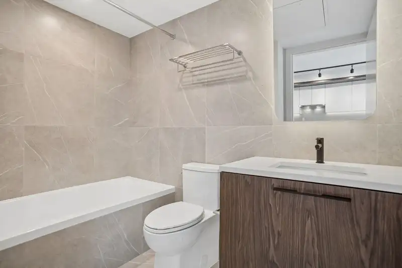 216 2729 KINGSWAY - photo 3 of 8