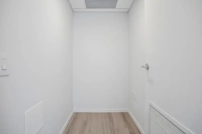 216 2729 KINGSWAY - photo 4 of 8