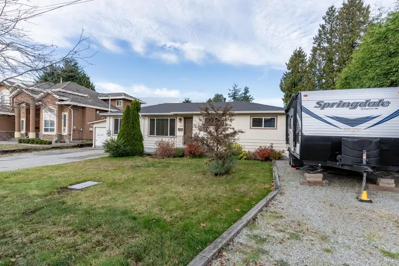 11735 74 AVENUE - photo 2 of 25