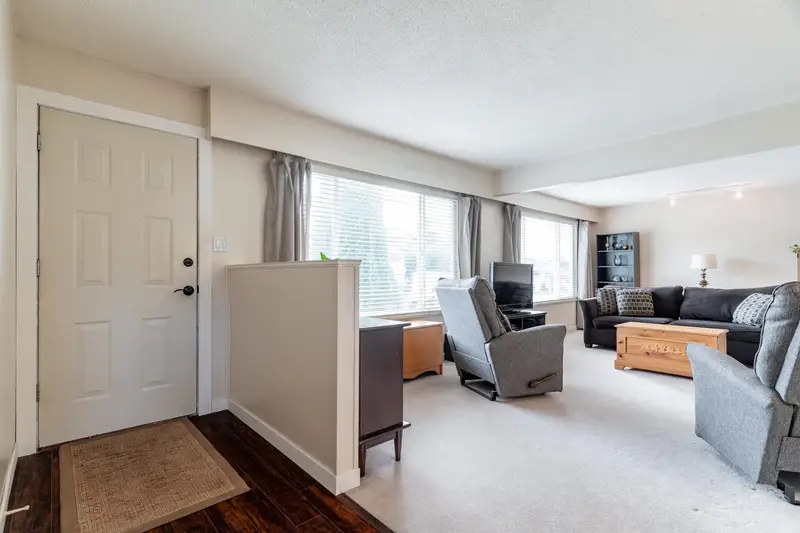 11735 74 AVENUE - photo 3 of 25