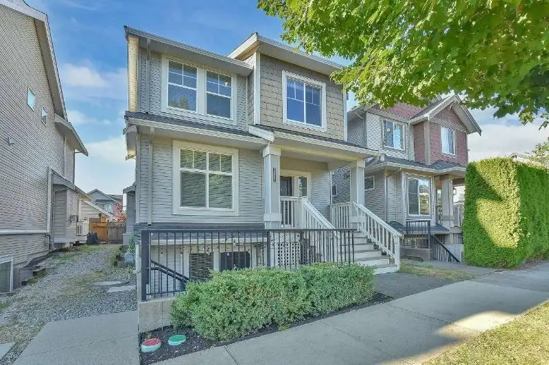 18987 67A AVENUE - photo 3 of 36