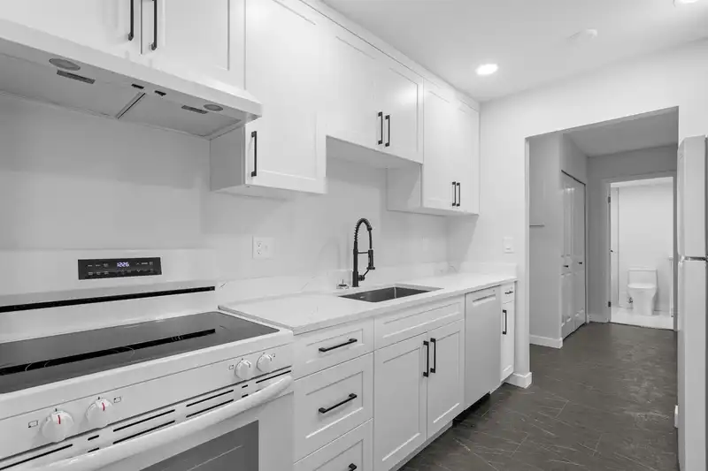 304 2381 BURY AVENUE - photo 2 of 19