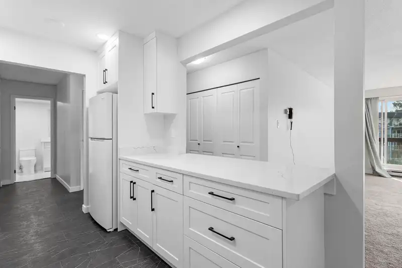 304 2381 BURY AVENUE - photo 3 of 19