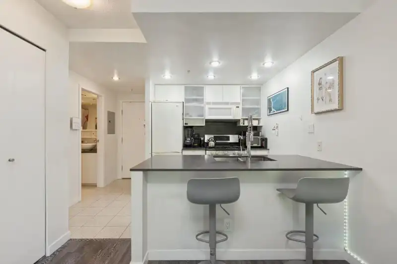 309 928 BEATTY STREET - photo 1 of 27