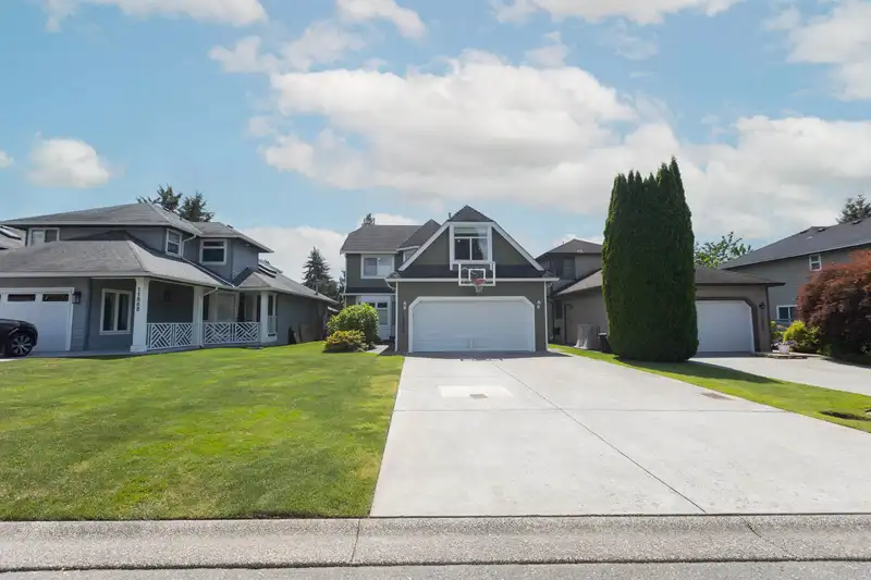 11858 WOODLYNN COURT - photo 1 of 31