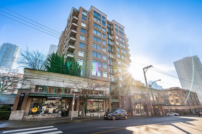 707 720 CARNARVON STREET - photo 2 of 23