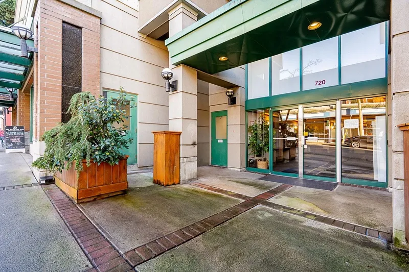 707 720 CARNARVON STREET - photo 4 of 23