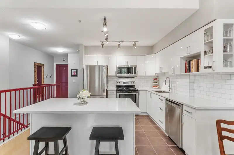 109 160 SHORELINE CIRCLE - photo 4 of 40