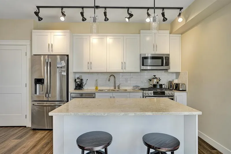 603 11077 RAVINE ROAD - photo 2 of 25