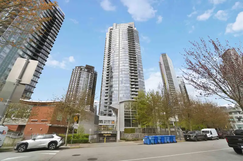 908 1408 STRATHMORE MEWS - photo 1 of 36