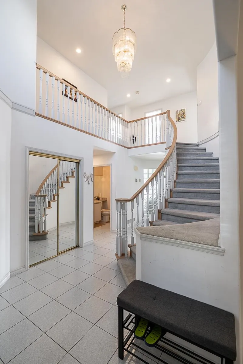 2980 CLIFFROSE CRESCENT - photo 4 of 25