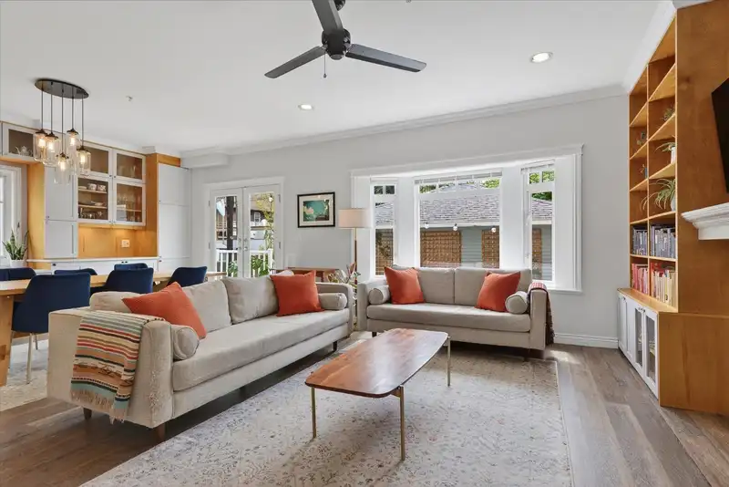 1528 E PENDER STREET - photo 3 of 40