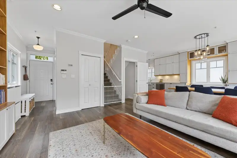 1528 E PENDER STREET - photo 4 of 40