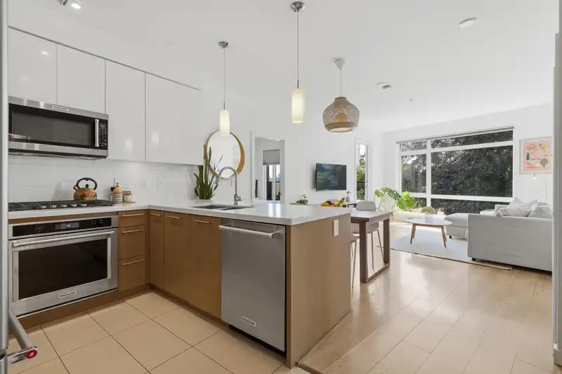 303 20 E ROYAL AVENUE - photo 1 of 34