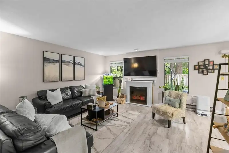 17 2998 MOUAT DRIVE - photo 4 of 34
