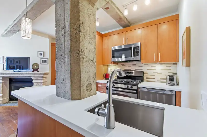 512 1216 HOMER STREET - photo 4 of 32