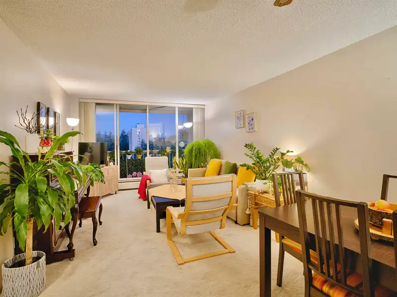 1205 2020 FULLERTON AVENUE - photo 4 of 20