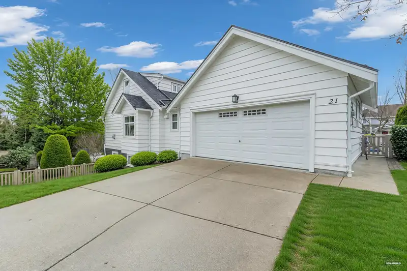 21 15188 62A AVENUE - photo 2 of 38