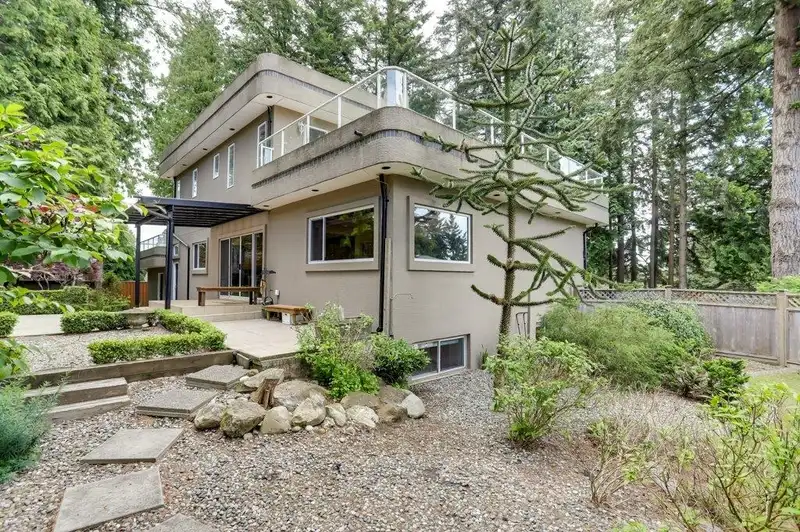13887 16 AVENUE - photo 1 of 40