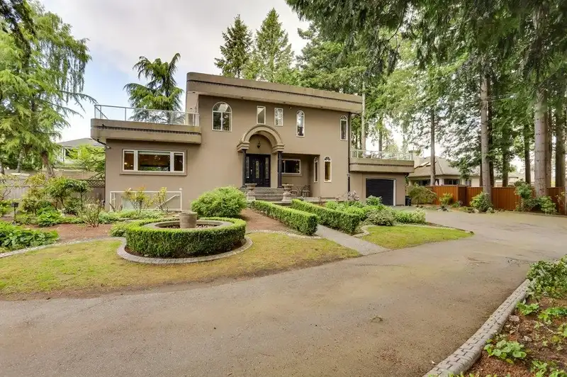 13887 16 AVENUE - photo 2 of 40