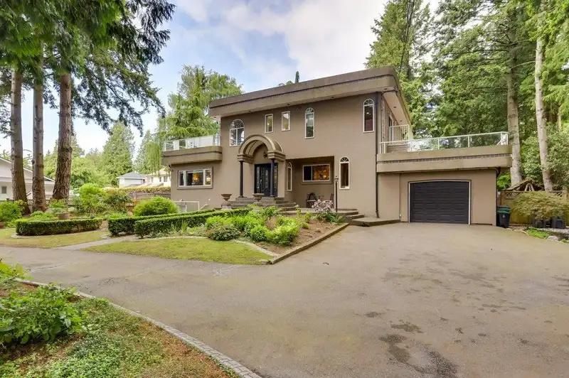 13887 16 AVENUE - photo 3 of 40
