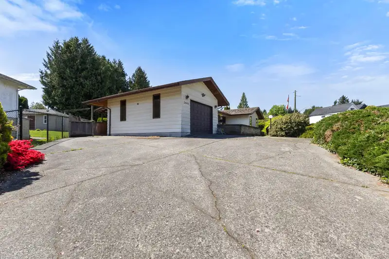2643 SUNNYSIDE CRESCENT - photo 4 of 40