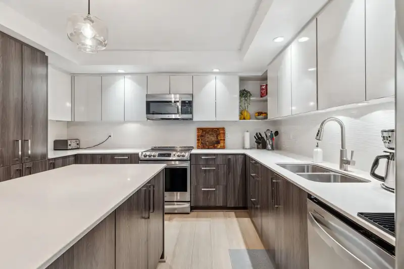501 160 SHORELINE CIRCLE - photo 1 of 36