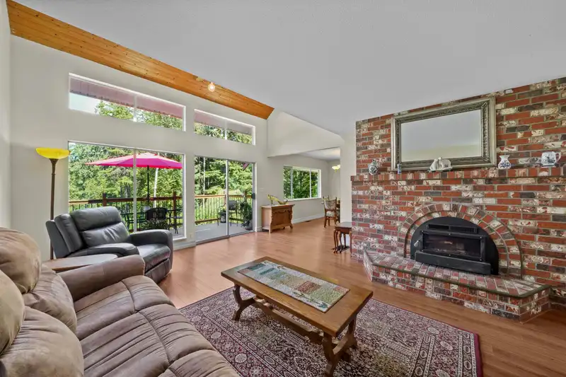 26493 CUNNINGHAM AVENUE - photo 4 of 40