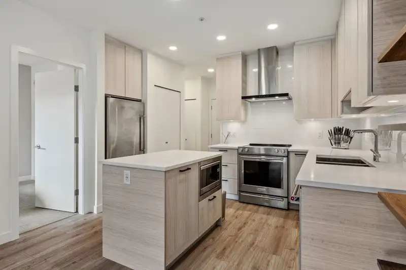 112 7133 14TH AVENUE - photo 4 of 26