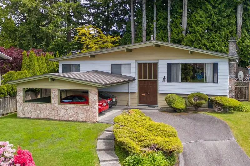 6710 WOODVALE CRESCENT - photo 1 of 35