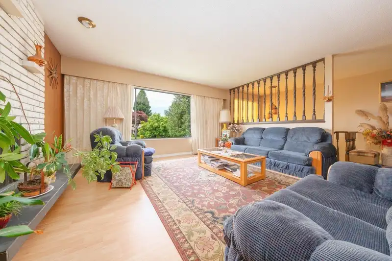 6710 WOODVALE CRESCENT - photo 2 of 35